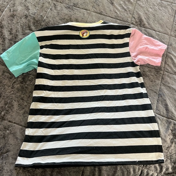 Buc-ee’s Kids Large Stripped Block Logo Tee - Picture 4 of 6